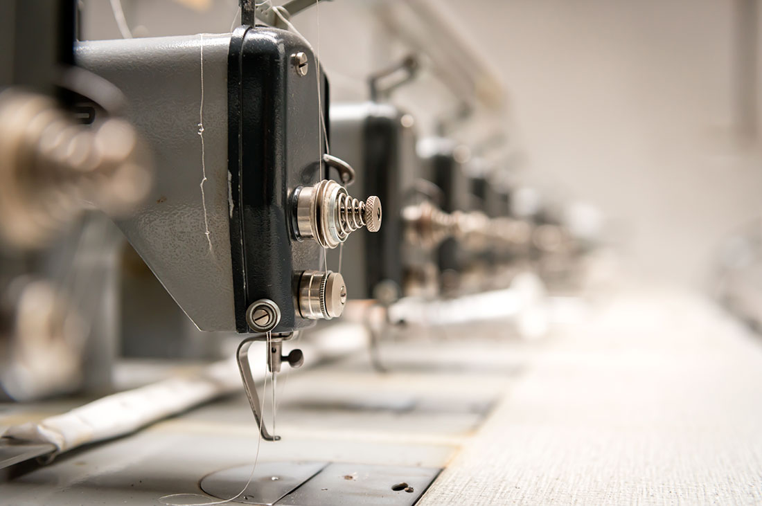 Maquines de Cosir Frances Castellsanguer fila de máquinas de coser