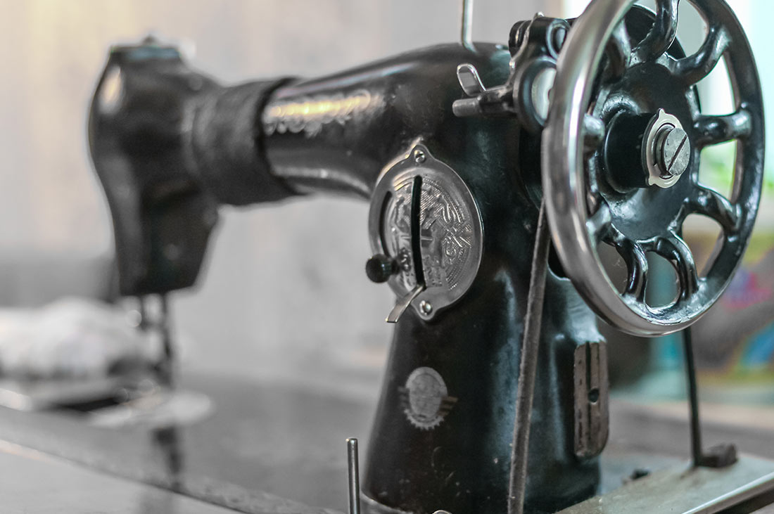 Maquines de Cosir Frances Castellsanguer máquina de coser antigua 
