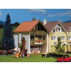Casa con terraza Escala H0 FALLER 131249