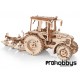 Tractor Belarus 82.3 con Arado EWA