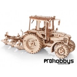 Tractor Belarus 82.3 con Arado EWA