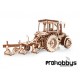 Tractor Belarus 82.3 con Arado EWA
